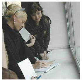 Елена за раздачей